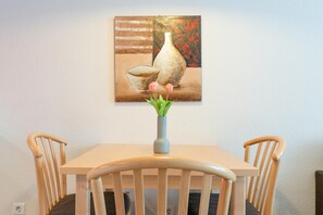Dining - Helle Ferienwohnung mit Balkon im Seepark Sellin (Sellin)