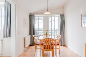 Dining - Geräumige Ferienwohnung mit Balkon und WLAN in Sellin (Sellin)