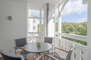 Outdoor dining - Ostseeurlaub Ferienwohnung mit Balkon in Sellin (Sellin)