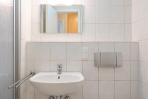 Bathroom - Ferienwohnung mit Balkon ostseenah in Sellin (Sellin)