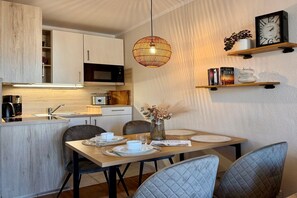 Dining - Stilvolle Ferienwohnung mit Balkon in Sellin (Sellin)