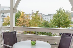Outdoor dining - Stilvolle Ferienwohnung mit Balkon in Sellin (Sellin)