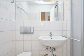 Bathroom - Ferienwohnung in Sellin mit Balkon und WLAN (Sellin)