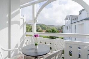 Outdoor dining - Lichtdurchflutete Ferienwohnung mit Balkon in Südostlage in Sellin (Sellin)