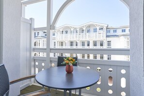 Outdoor dining - Stilvolle Ferienwohnung in Sellin mit AHOI-Rabatt und Balkon (Sellin)