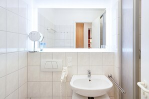 Bathroom - Ferienwohnung im Seepark Sellin mit Balkon und AHOI-Rabatt (Sellin)