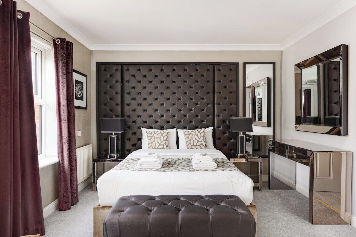 4 bedrooms, bed sheets