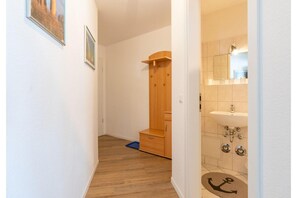 Bathroom - Ferienwohnung im 3. Obergeschoss in Sellin (Sellin)