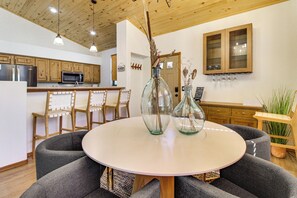 Dining - Outdoor Oasis w/ Fire Pit & Grill! Torreon Escape (Show Low)