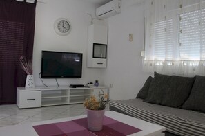 Standard House, 5 Bedrooms, Microwave (Pool & Jacuzzi Home NadaLina) | Living area - Pool & Jacuzzi Home Nadalina (Vodice)