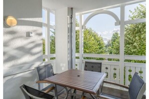 Outdoor dining - Ferienwohnung mit Balkon und Fitnessbereich in Sellin (Sellin)