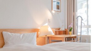 1 bedroom, bed sheets - Ferienwohnung mit Balkon und Fitnessbereich in Sellin (Sellin)
