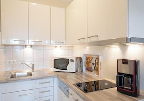 Coffee/tea maker, fridge, microwave, oven - Urlaub auf Rügen nahe Strand und Erlebnisbad (Sellin)