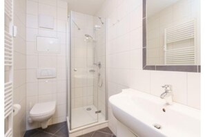 Bathroom - Ferienwohnung mit Balkon und Freizeitangeboten in Sellin (Sellin)