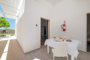 Familienapartment, 6 Schlafzimmer, Mikrowelle (Casa Miggiano 6 BR Apartment in Town) | Speisen im Freien