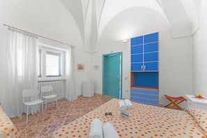 Familienapartment, 6 Schlafzimmer, Mikrowelle (Casa Miggiano 6 BR Apartment in Town) | 6 Schlafzimmer