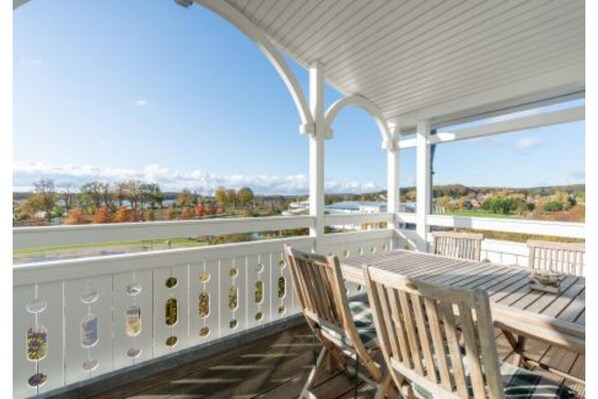 Outdoor dining - Komfortable Ferienwohnung für bis zu 4 Personen auf Rügen (Sellin)