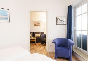 1 bedroom, bed sheets - Gemütliche Ferienwohnung mit Balkon auf Rügen (Sellin)