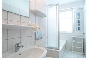 Bathroom - Komfortable Ferienwohnung für bis zu 4 Personen (Sellin)