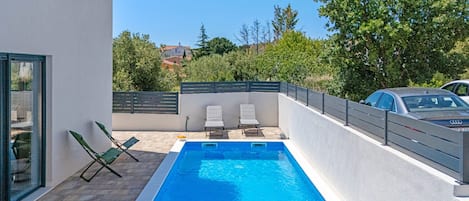 Seasonal outdoor pool