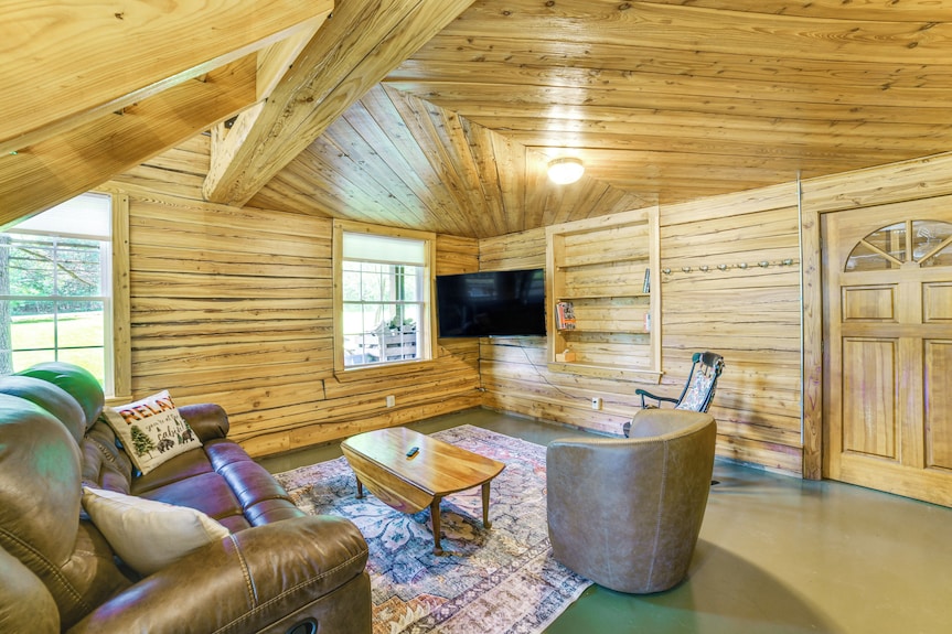 24-acre Finger Lakes Cabin W/ Private Pond - Finger Lakes, NY