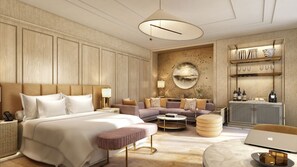 Suite, uitzicht op zwembad | Een kluis op de kamer, een strijkplank/strijkijzer, gratis wifi