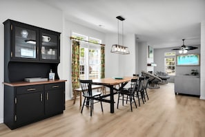Dining - Walk to Beach Pet Friendly Beachy Summer Escape (Oak Island)