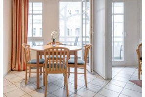 Dining - Ferienwohnung im 2.OG mit Balkon in Sellin (Sellin)