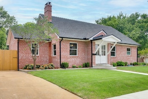 Exterior - Sooner Studio for 2 Near OU & Campus Corner! (Norman)