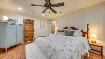 1 bedroom, desk, iron/ironing board, internet
