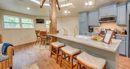 Close to Lake Martin! Secluded Couple’s Yurt