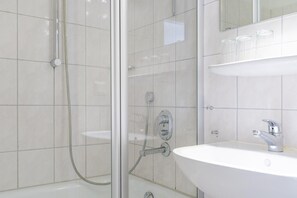 Bathroom - Moderne Ferienwohnung nahe Strand (Sellin)