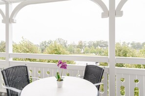 Outdoor dining - Ostseeurlaub mit Hund und Balkon in Sellin (Sellin)