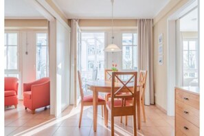 Dining - Ferienwohnung im 2.OG mit Balkon in Sellin (Sellin)
