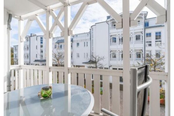 Outdoor dining - Ferienwohnung im 2.OG mit Balkon in Sellin (Sellin)