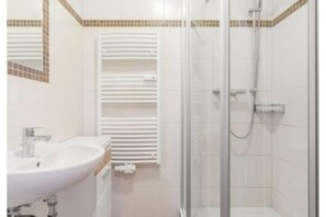 Bathroom - Ferienwohnung im 2.OG mit Balkon in Sellin (Sellin)