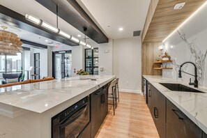 Coffee/tea maker, fridge, microwave, stovetop - Pet-Friendly Condo w/ Community Perks in Dallas! (Dallas)