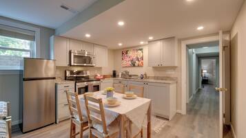 Coffee/tea maker, fridge, microwave, stovetop