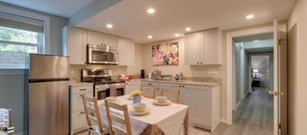 Cozy Suite for Couples and Travel Nurses