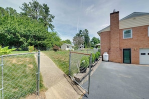 Property grounds - Cozy Suite for Couples and Travel Nurses (Mechanicsville)