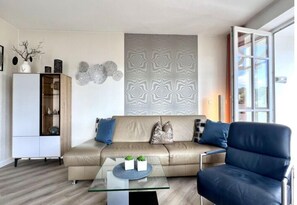 Smart-TV, Tischtennisplatte