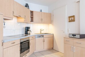 Kaffetrakter/tekoker, kjøleskap, mikrobølgeovn og ovn