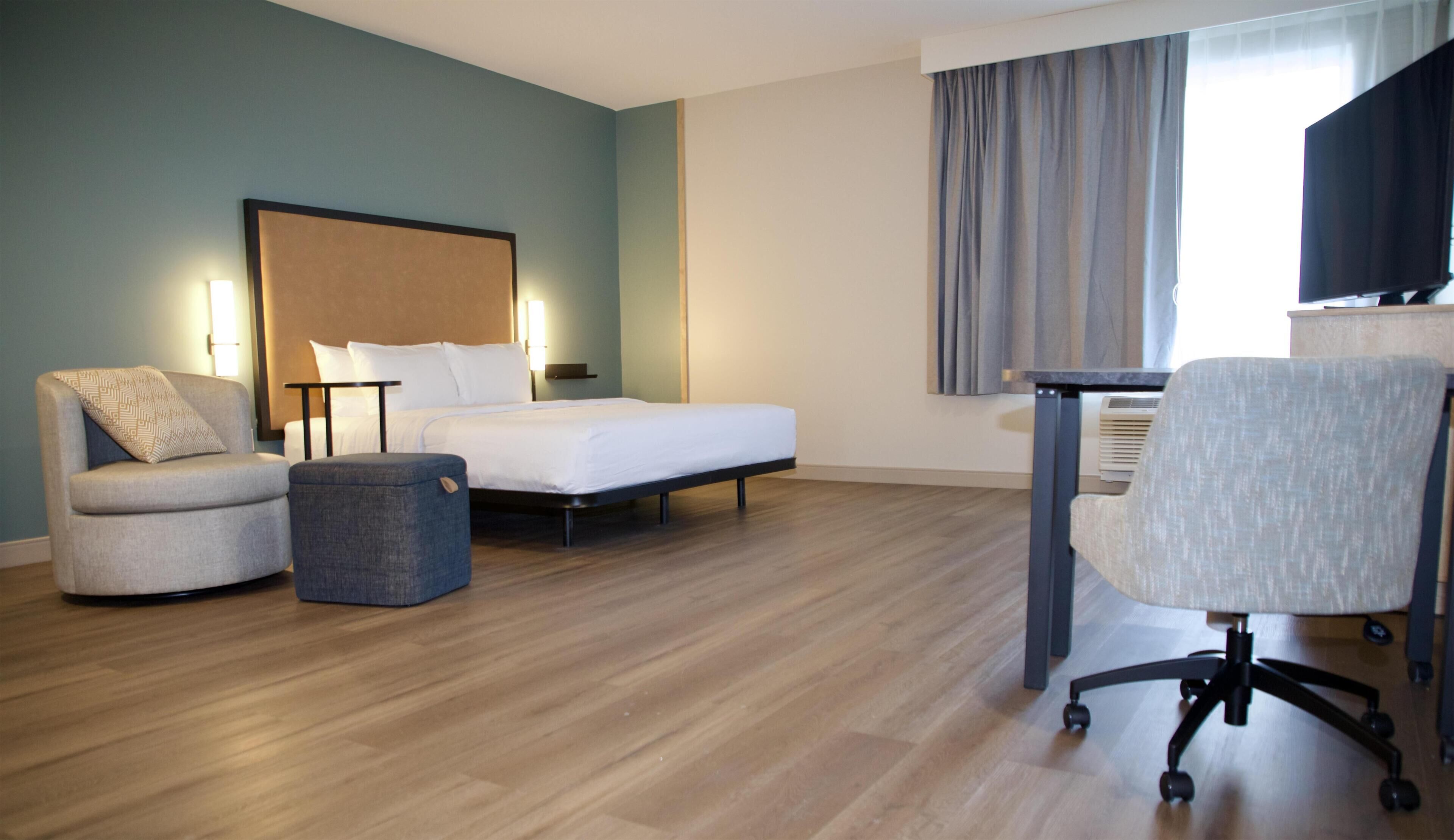 Studio Suite, 1 King Bed, Accessible, Kitchenette (Mobility and Hearing)