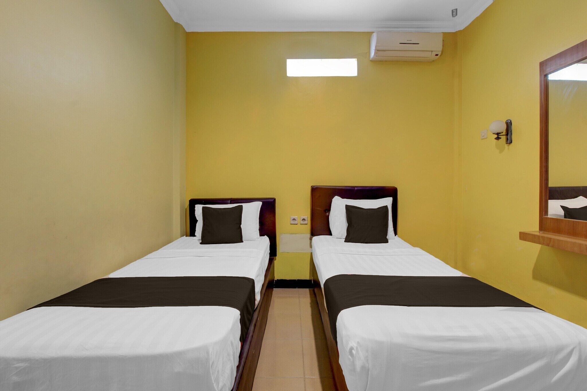 Desk, free WiFi, bed sheets