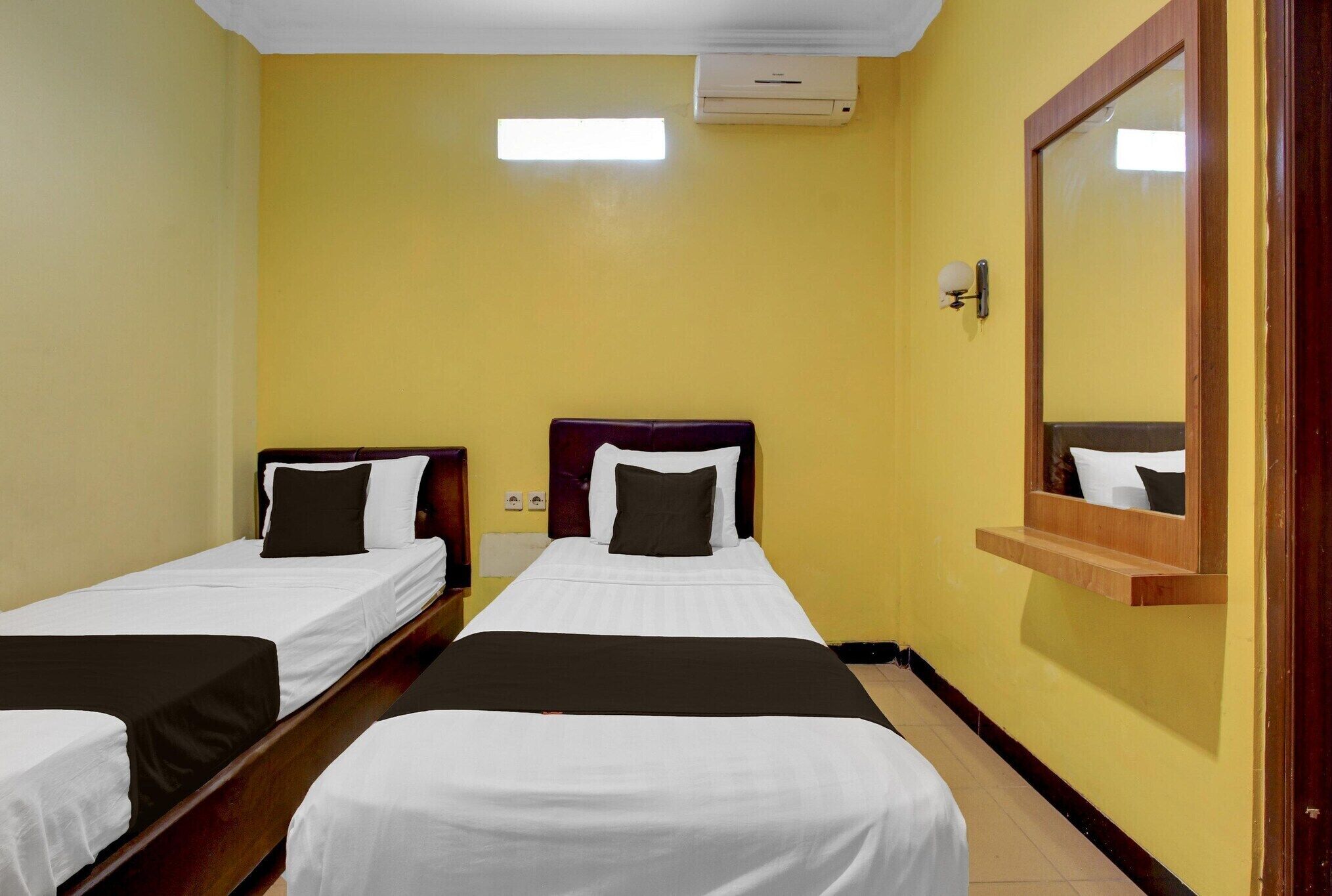 Desk, free WiFi, bed sheets