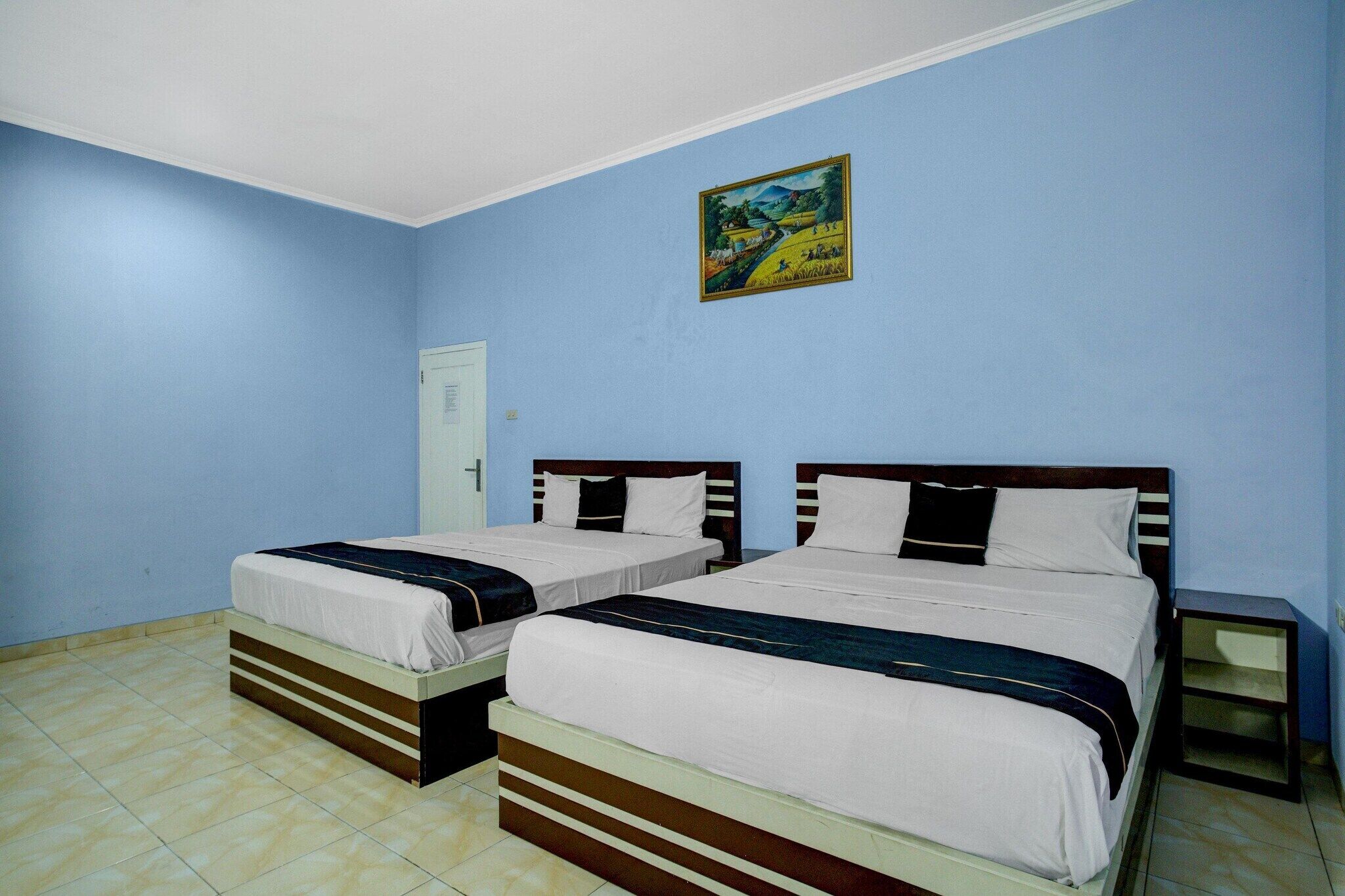 Desk, free WiFi, bed sheets