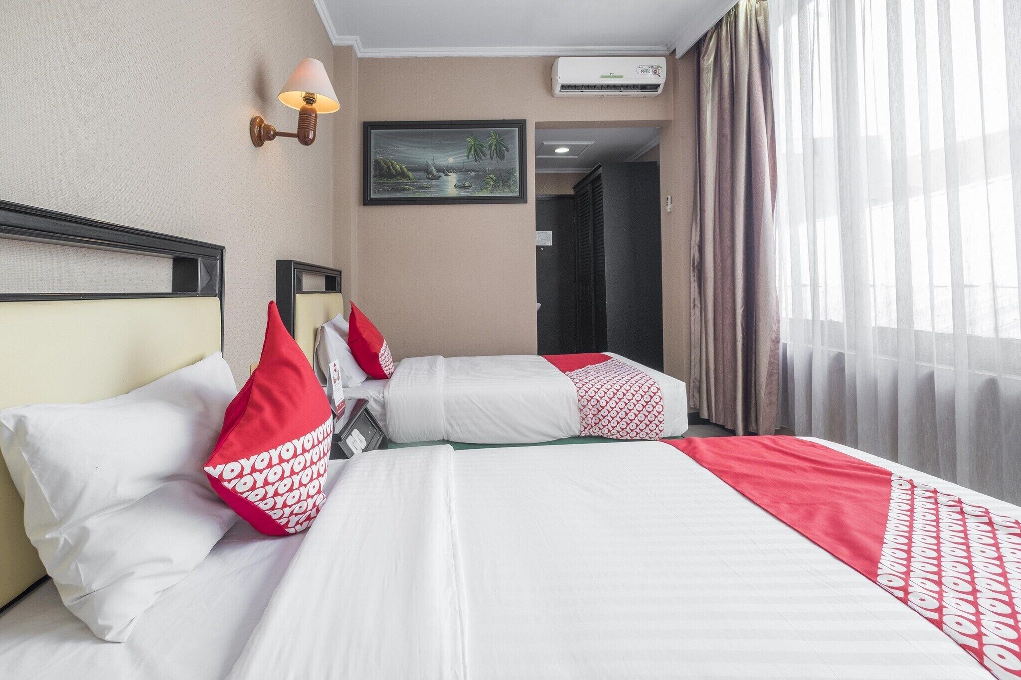 Desk, free WiFi, bed sheets