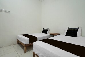 Escritorio, wifi gratis, ropa de cama