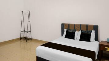 Escritorio, wifi gratis, ropa de cama