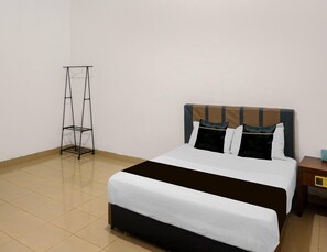 デスク、WiFi (無料)、ベッドシーツ